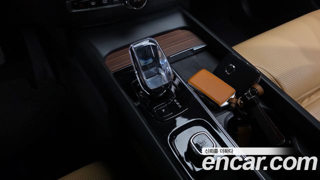 Volvo XC60 2023 — photo 12