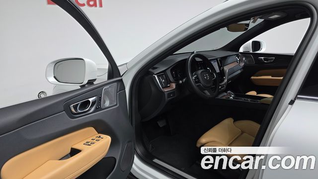 Volvo XC60 2023 — photo 13