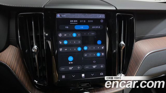 Volvo XC60 2023 — photo 24