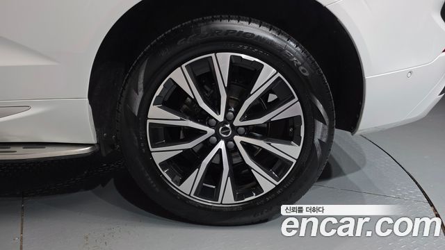 Volvo XC60 2023 — photo 7