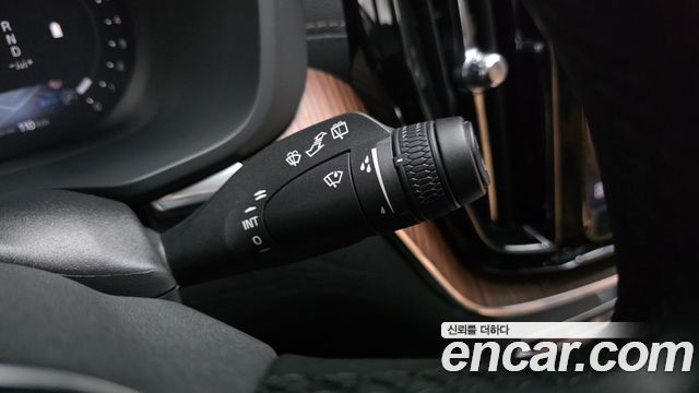 Volvo XC60 2023 — photo 29