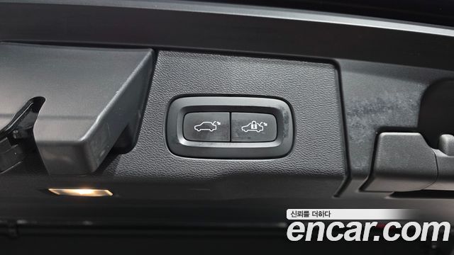 Volvo XC60 2023 — photo 33