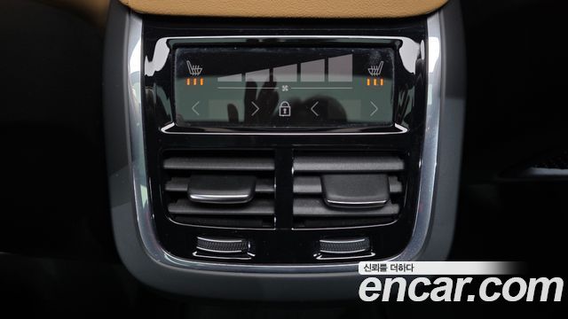 Volvo XC60 2023 — photo 34