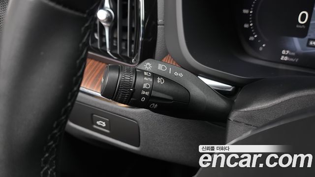 Volvo XC60 2023 — photo 37