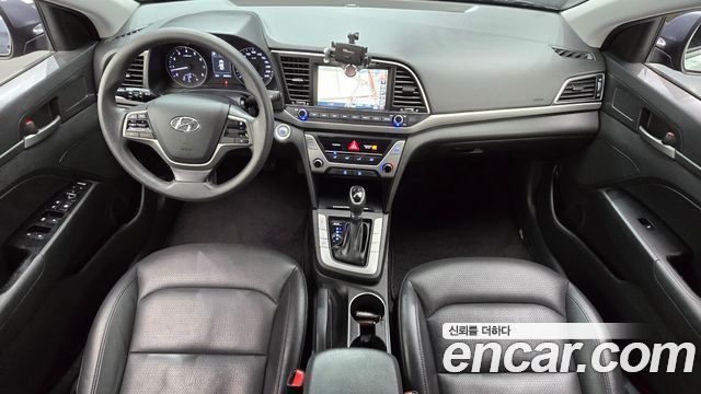 Hyundai AVANTE 2018 — photo 10