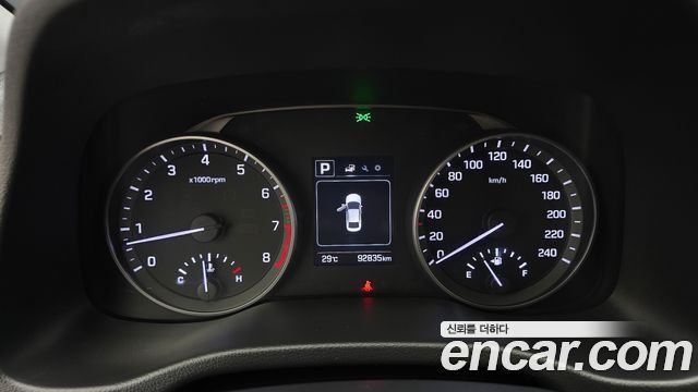 Hyundai AVANTE 2018 — photo 11
