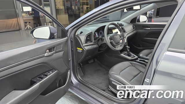 Hyundai AVANTE 2018 — photo 13