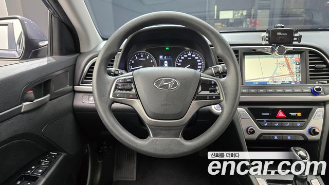 Hyundai AVANTE 2018 — photo 19