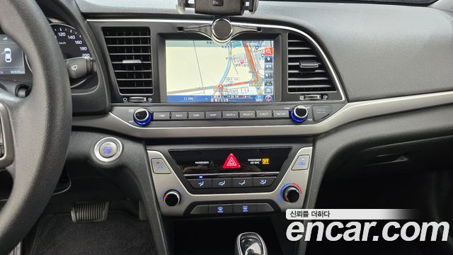 Hyundai AVANTE 2018 — photo 20