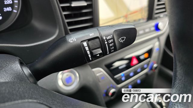 Hyundai AVANTE 2018 — photo 23