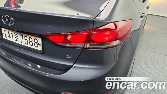 Hyundai AVANTE 2018 — photo 9