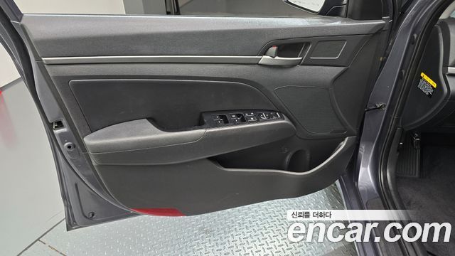 Hyundai AVANTE 2018 — photo 14
