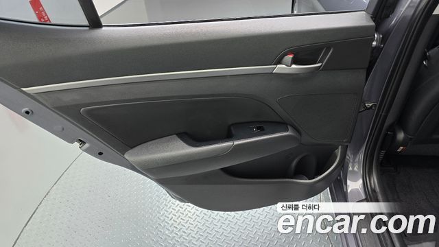 Hyundai AVANTE 2018 — photo 15