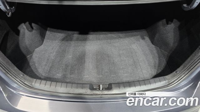 Hyundai AVANTE 2018 — photo 30