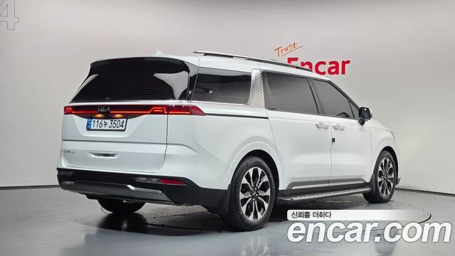Kia Canival 2023 — photo 2