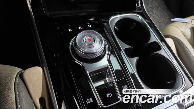 Kia Canival 2023 — photo 9