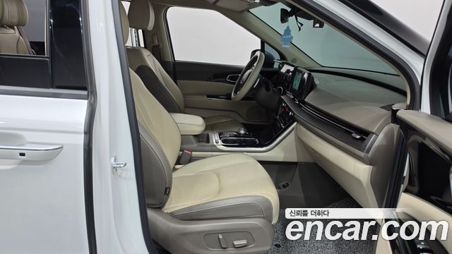 Kia Canival 2023 — photo 11