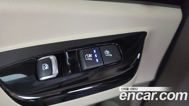 Kia Canival 2023 — photo 18