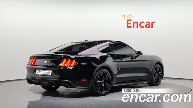 Ford Mustang 2017 — photo 2