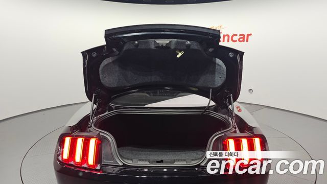Ford Mustang 2017 — photo 26