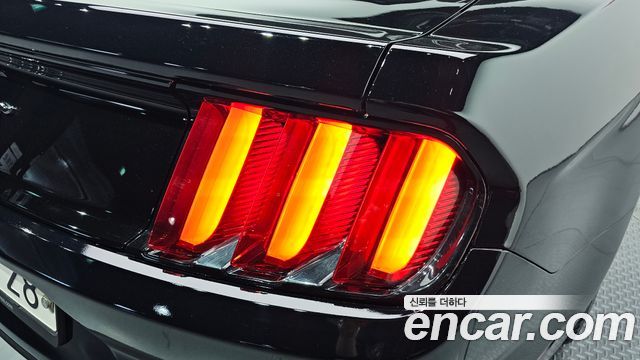 Ford Mustang 2017 — photo 9