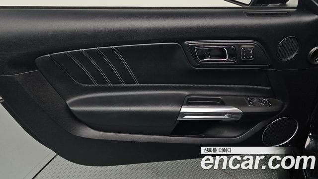 Ford Mustang 2017 — photo 14