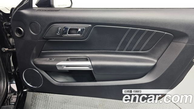 Ford Mustang 2017 — photo 15