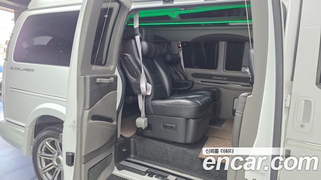 Chevrolet Express Van 2015 — photo 11