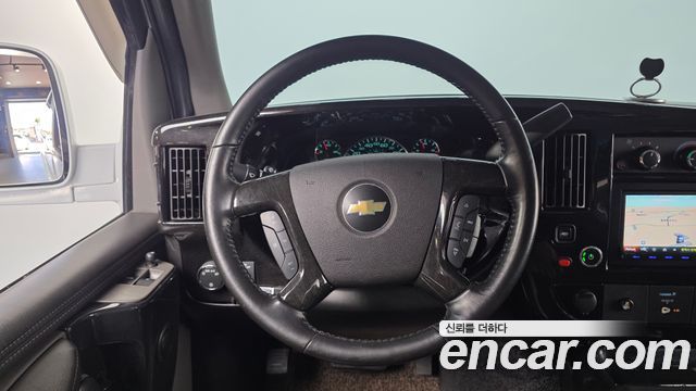 Chevrolet Express Van 2015 — photo 12