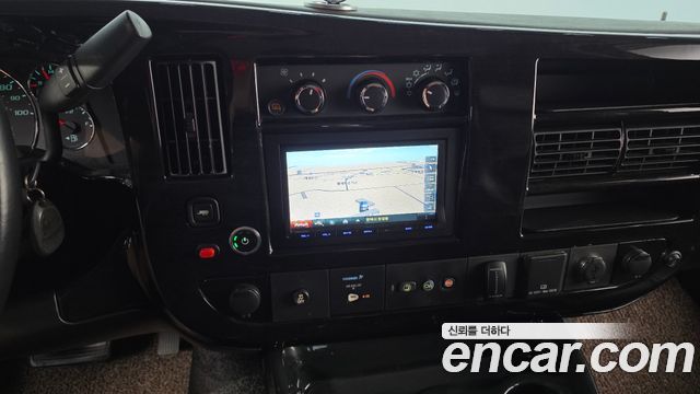 Chevrolet Express Van 2015 — photo 13