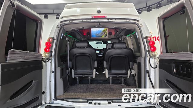Chevrolet Express Van 2015 — photo 20
