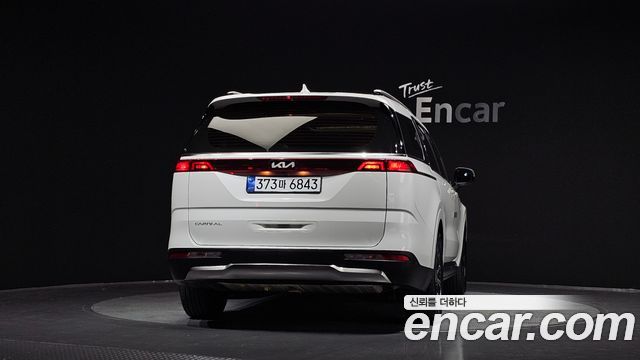 Kia Canival 2023 — photo 4