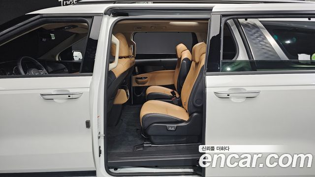 Kia Canival 2023 — photo 11