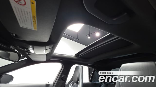 Mercedes-Benz C-Class 2018 — photo 22