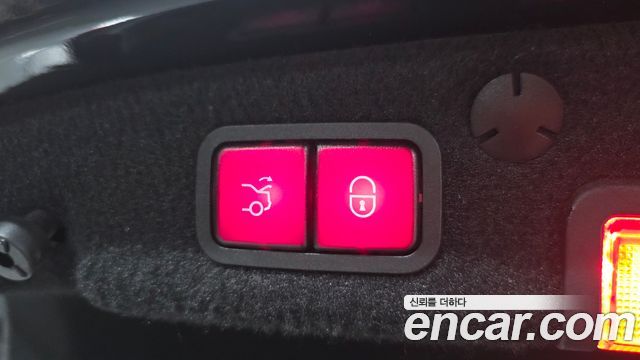 Mercedes-Benz C-Class 2018 — photo 23