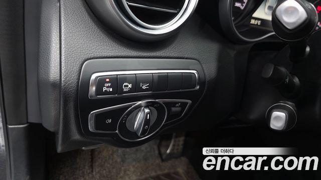 Mercedes-Benz C-Class 2018 — photo 26