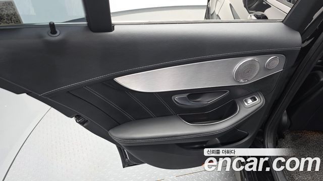 Mercedes-Benz C-Class 2018 — photo 15