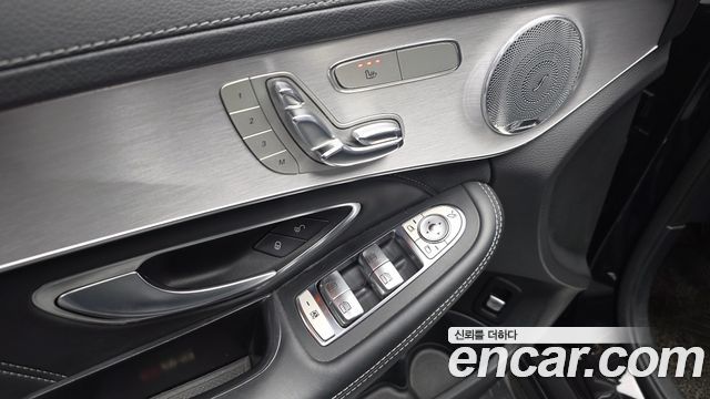 Mercedes-Benz C-Class 2018 — photo 28