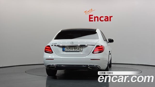 Mercedes-Benz E-Class 2020 — photo 4