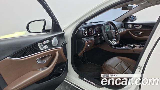 Mercedes-Benz E-Class 2020 — photo 10