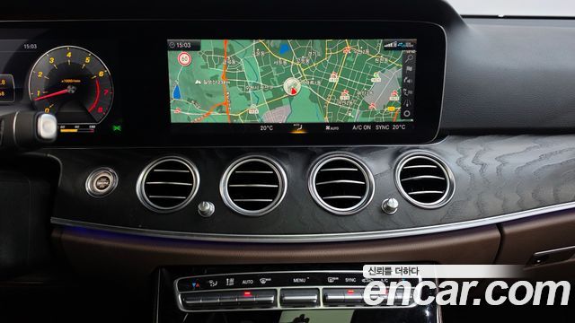 Mercedes-Benz E-Class 2020 — photo 12