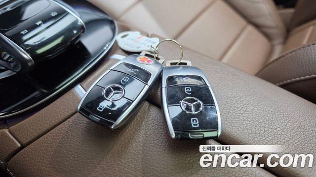 Mercedes-Benz E-Class 2020 — photo 15