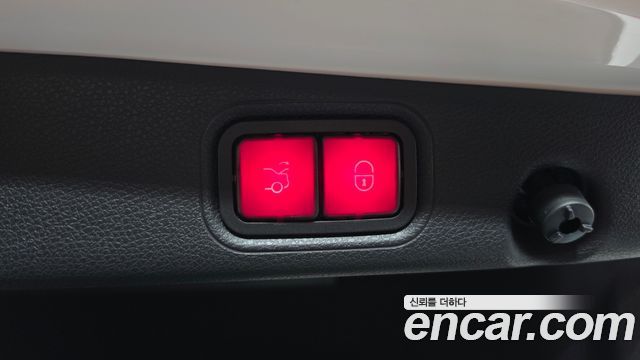 Mercedes-Benz E-Class 2020 — photo 19