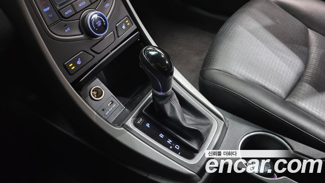 Hyundai AVANTE 2016 — photo 9