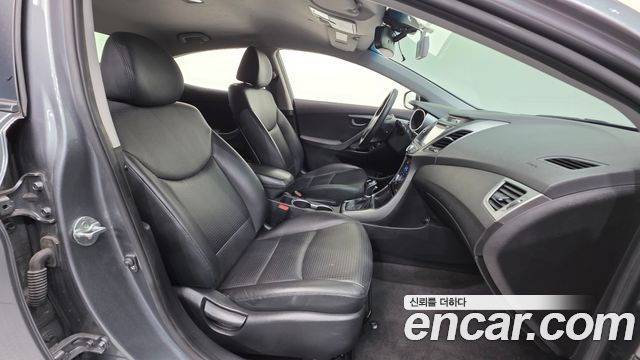 Hyundai AVANTE 2016 — photo 10