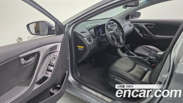 Hyundai AVANTE 2016 — photo 11