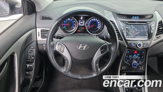 Hyundai AVANTE 2016 — photo 14