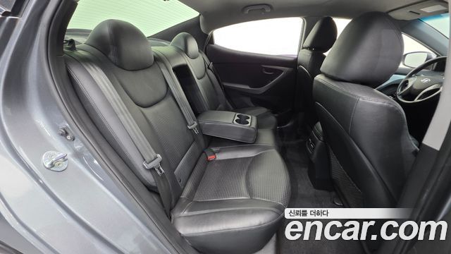 Hyundai AVANTE 2016 — photo 20