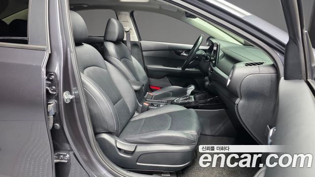 Kia K3 2023 — photo 17