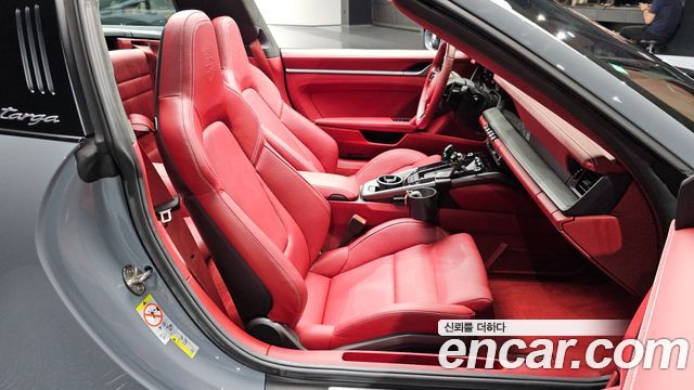 Porsche 911 2024 — photo 18